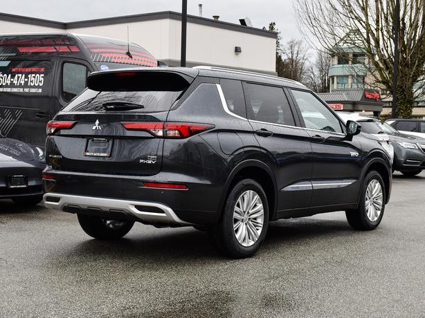 2025 Mitsubishi Outlander PHEV SE - $10,000 Discount, Manager Demo! image 5