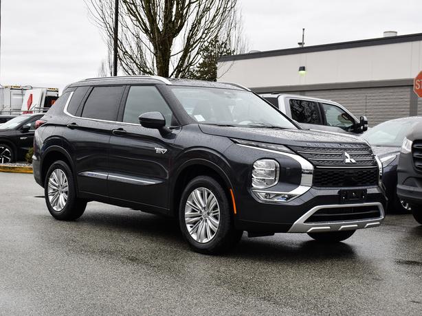 2025 Mitsubishi Outlander PHEV SE - $10,000 Discount, Manager Demo! image 6