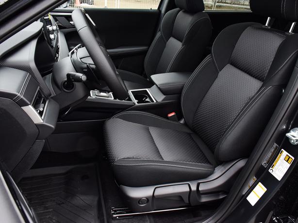 2025 Mitsubishi Outlander PHEV SE - $10,000 Discount, Manager Demo! image 8