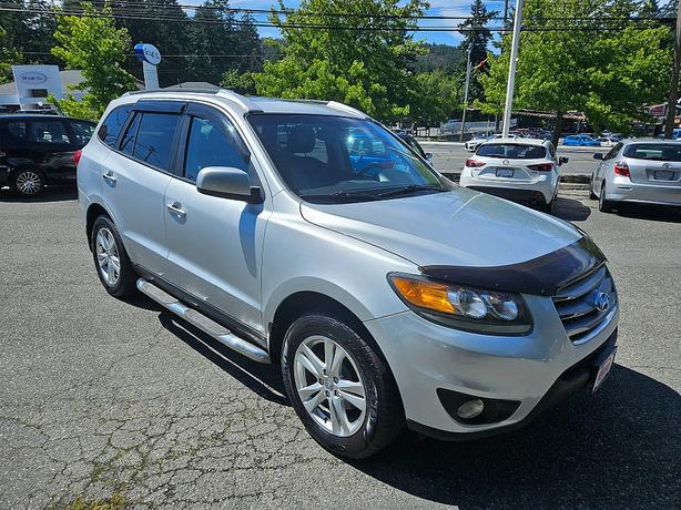 2012 Hyundai  Santa Fe SE image 1