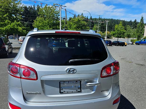 2012 Hyundai  Santa Fe SE image 4