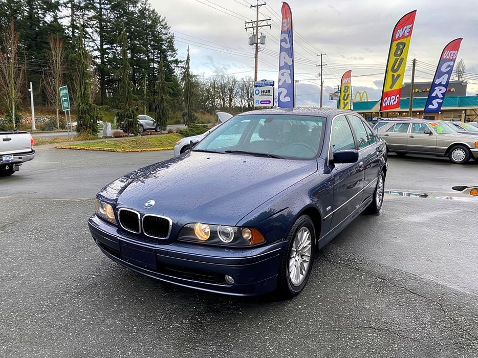 2002 BMW  530i A display photo
