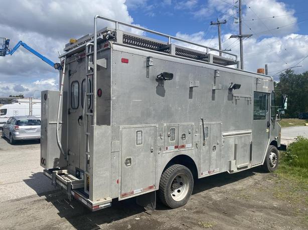 2007 Morgan Olson Workhorse W42 Workshop Step Van With Rear Shelving image 5