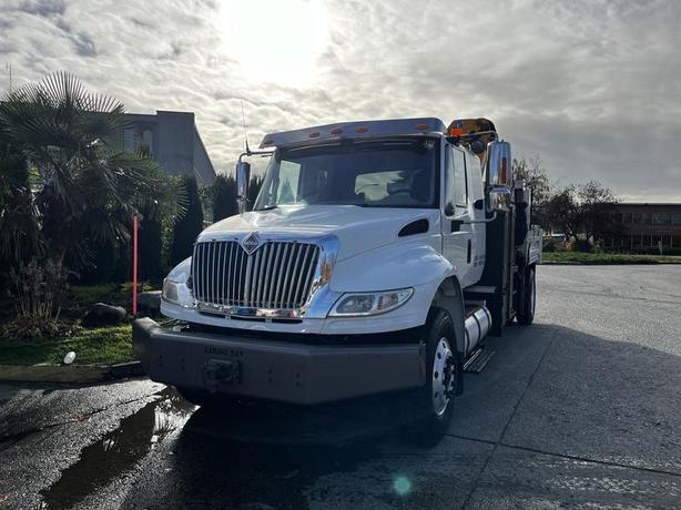 2013 International DuraStar 4300 Dump Truck With Crane Air Brakes Diesel image 4