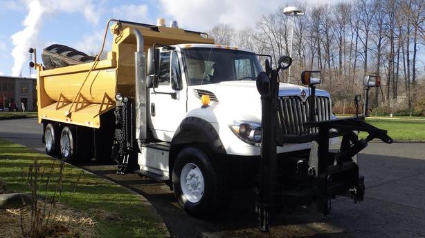 2015 International WorkStar 7600 Dump Truck With Plow/Spreader Air Brakes Diesel image 1