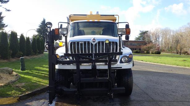 2015 International WorkStar 7600 Dump Truck With Plow/Spreader Air Brakes Diesel image 3