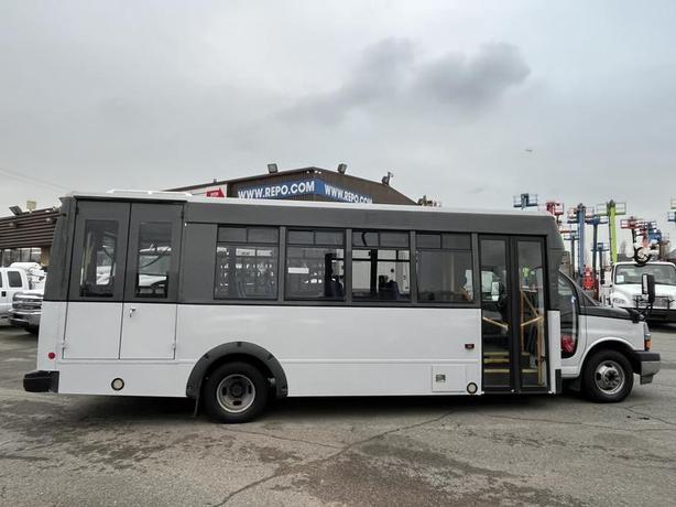 2017 Chevrolet Express G4500 21 Passenger Bus With Wheelchair Accessibility image 6