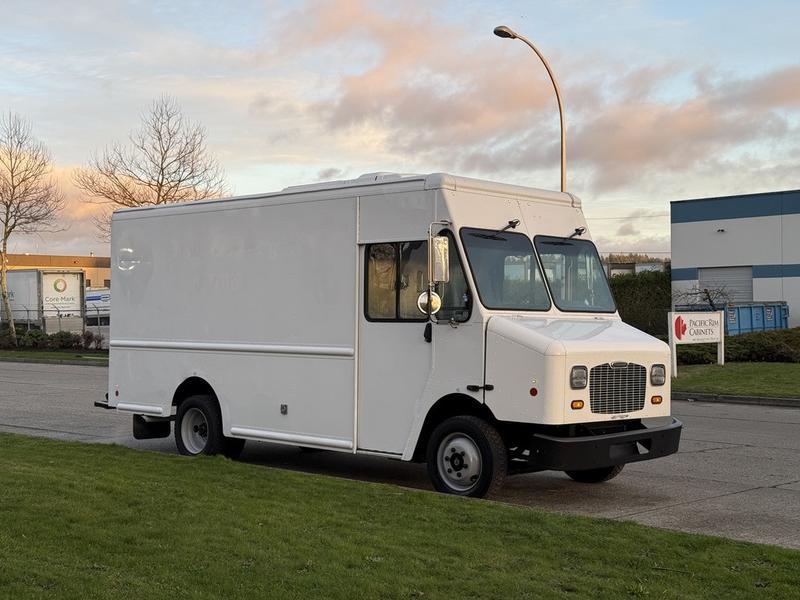 2017 Freightliner M Line MT45 Thermo King Reefer 14 Foot Step Van display photo