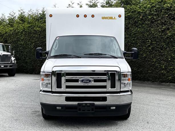 2021 Ford E-450 Super Duty 16-Foot Cube Van image 3