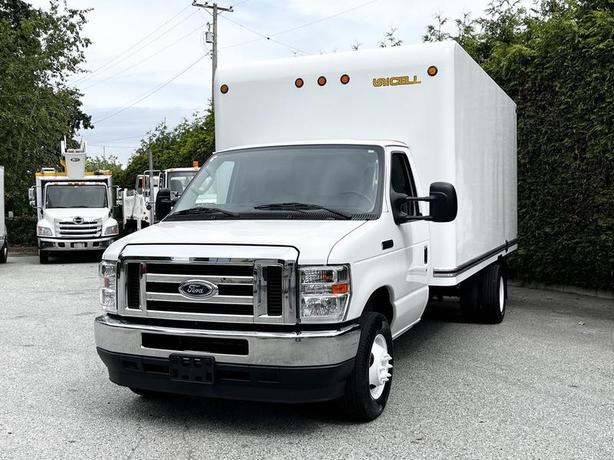 2021 Ford E-450 Super Duty 16-Foot Cube Van image 4