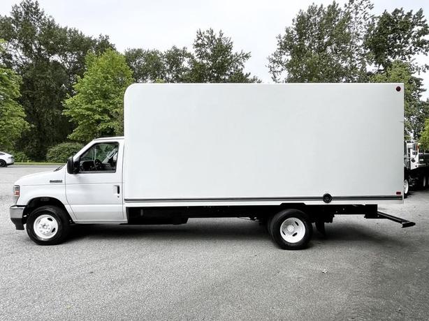 2021 Ford E-450 Super Duty 16-Foot Cube Van image 6