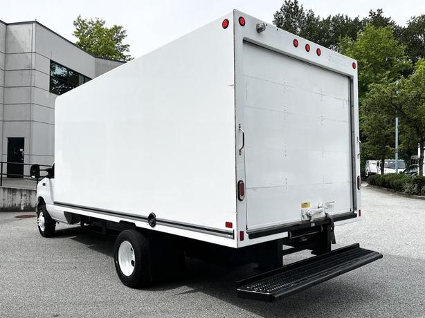 2021 Ford E-450 Super Duty 16-Foot Cube Van image 7