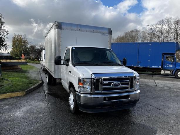 2021 Ford Econoline E-450 14  Foot Cube Van image 2