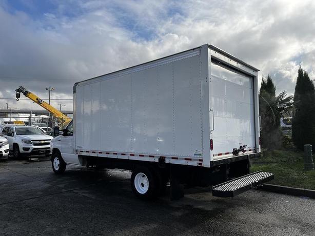 2021 Ford Econoline E-450 14  Foot Cube Van image 7