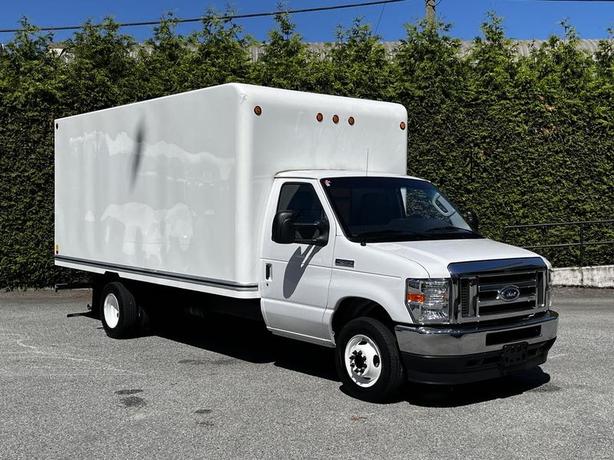 2021 Ford Econoline E-450 Super Duty 16-Foot Cube Van with Ramp image 1