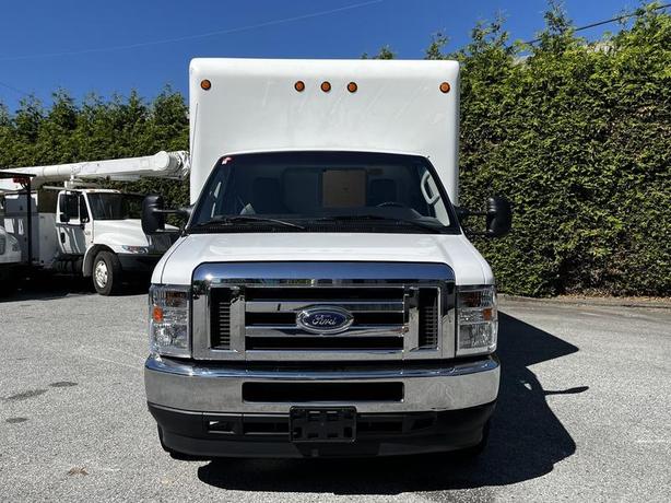 2021 Ford Econoline E-450 Super Duty 16-Foot Cube Van with Ramp image 3