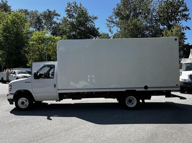 2021 Ford Econoline E-450 Super Duty 16-Foot Cube Van with Ramp image 6