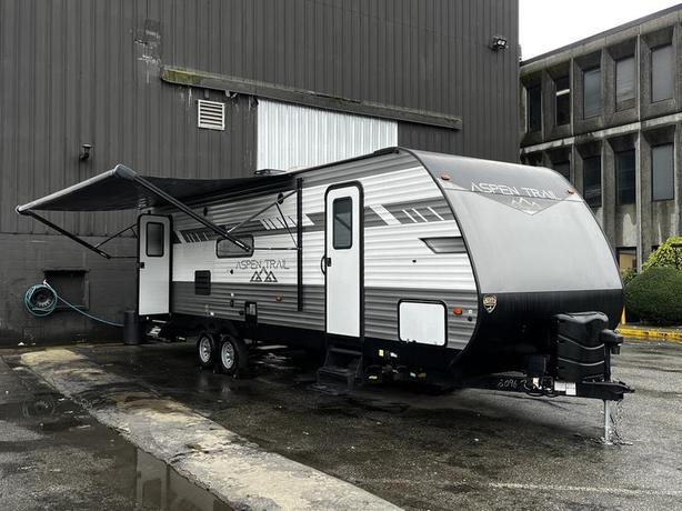 2022 Aspen Trail 28 Foot Travel Trailer With 1 Slide Out image 1