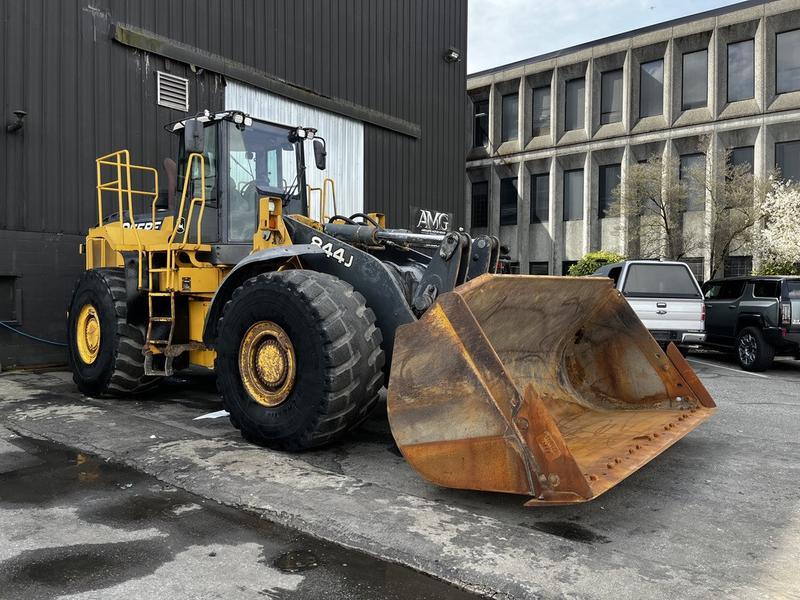 2006 John Deere 470G Diesel Wheel Loader display photo