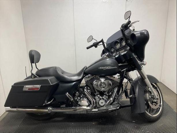 2013 Harley-Davidson Flhxi Street Glide Motorcycle image 1
