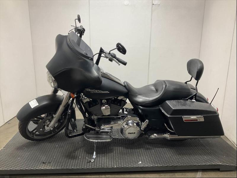 2013 Harley-Davidson Flhxi Street Glide Motorcycle display photo