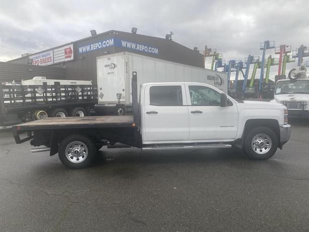 2015 Chevrolet Silverado 3500HD 8 Foot Flat Deck 4WD image 6