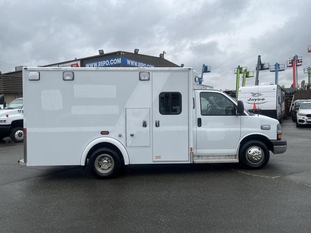 2016 Chevrolet Express G3500 Cube Van Ex Ambulance image 7