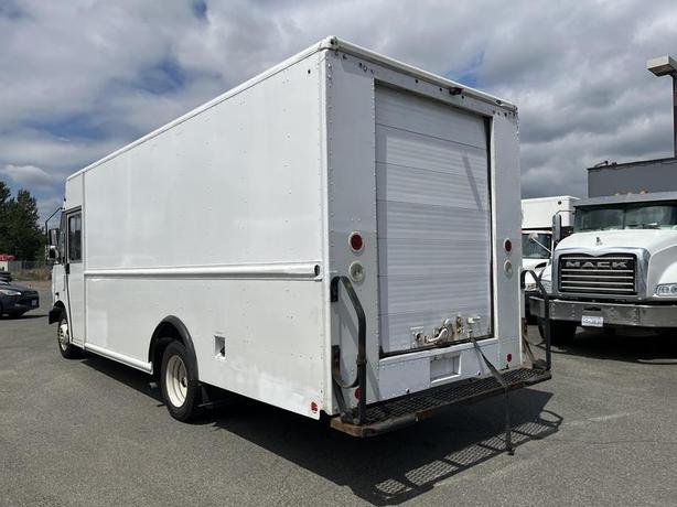 2016 Ford E-450 Utilimaster 18 Foot Cargo step Van With Rear Shelving image 3