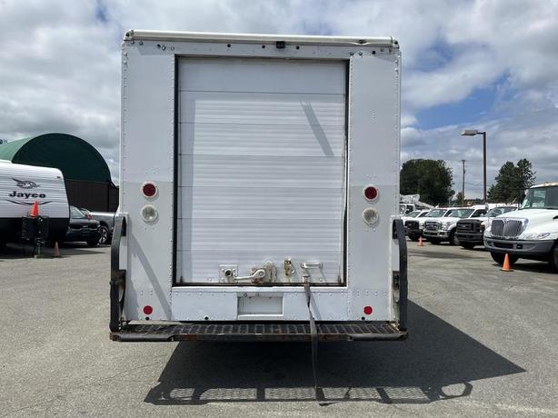 2016 Ford E-450 Utilimaster 18 Foot Cargo step Van With Rear Shelving image 4