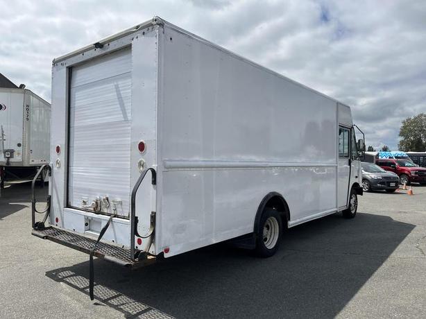 2016 Ford E-450 Utilimaster 18 Foot Cargo step Van With Rear Shelving image 5