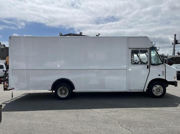 2016 Ford E-450 Utilimaster 18 Foot Cargo step Van With Rear Shelving image 6