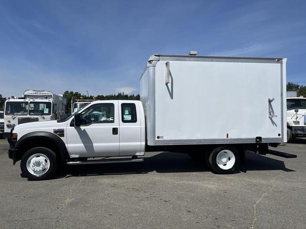 2008 Ford F-450 SD 12 Foot Cube Van 2WD Diesel Rear Shelving work area image 2