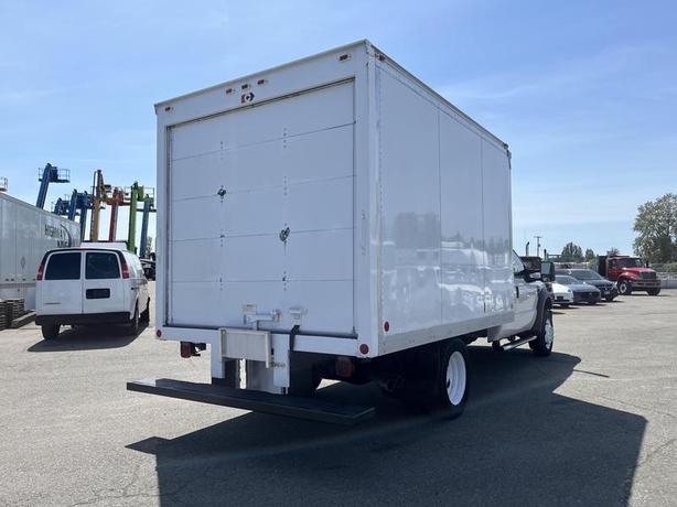 2008 Ford F-450 SD 12 Foot Cube Van 2WD Diesel Rear Shelving work area image 5
