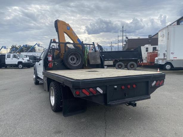 2017 Ford F-550 SuperCab 4WD Flat Deck With Crane image 3