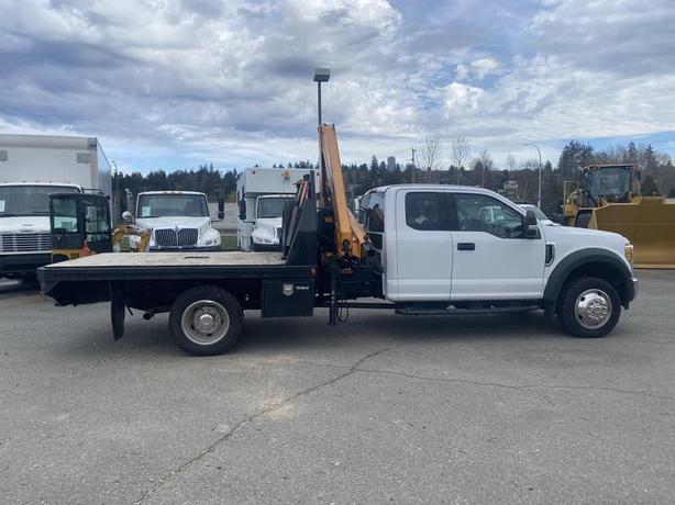 2017 Ford F-550 SuperCab 4WD Flat Deck With Crane image 6