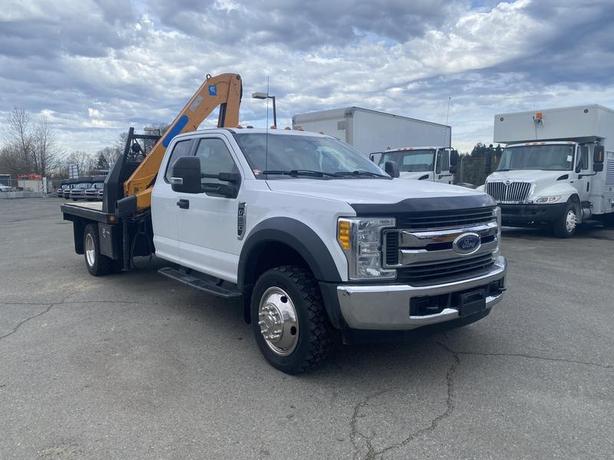 2017 Ford F-550 SuperCab 4WD Flat Deck With Crane image 7