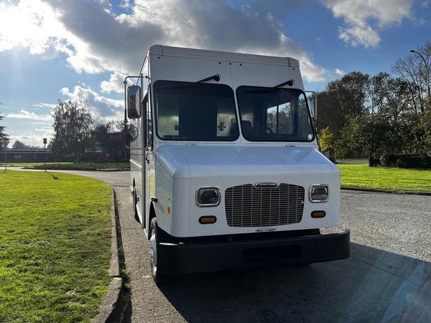 2017 Freightliner M Line Step Reefer Cargo Van image 3