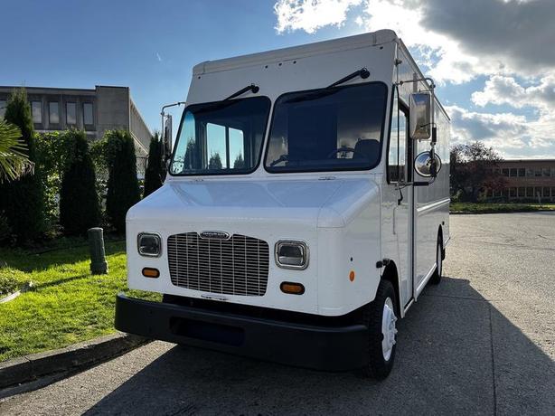 2017 Freightliner M Line Step Reefer Cargo Van image 5