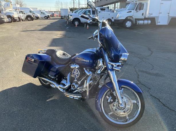 2017 Harley-Davidson FLHXS Street Glide Motorcycle image 1