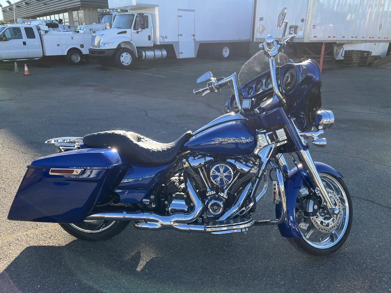 2017 Harley-Davidson FLHXS Street Glide Motorcycle display photo