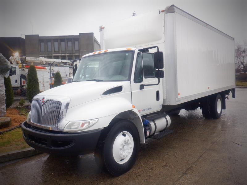 2017 International 4300 22 Foot Cube Van With Power Tailgate 3 Seater Diesel display photo