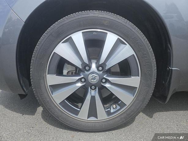 2015 Nissan LEAF 4dr HB SV | Keyless Entry | Cruise Control! image 6