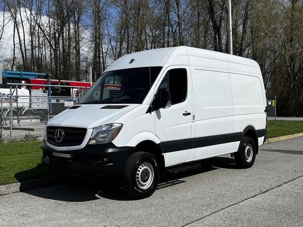 2017 Mercedes-Benz Sprinter 2500 cargo Van 4x4 144-inch WheelBase image 5