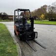 2017 Toyota 8FCGCU25 Forklift thumbnail image 2