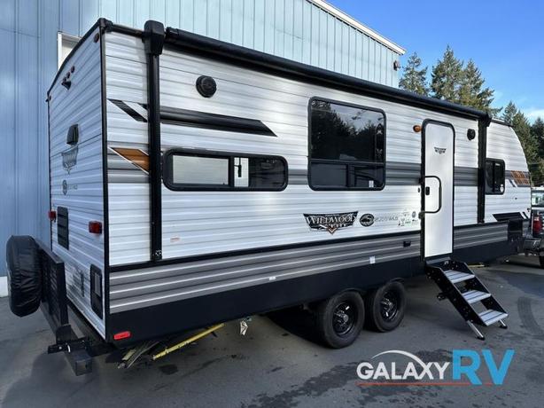 Used 2022 Forest River RV Wildwood 25RKS image 4