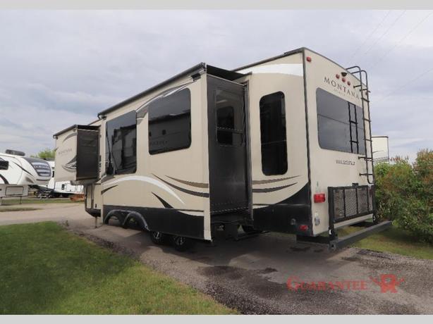 Used 2016 Keystone RV Montana High Country 305RL image 4
