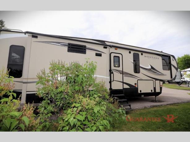 Used 2016 Keystone RV Montana High Country 305RL image 5