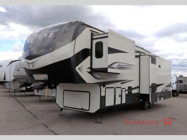 Used 2022 Keystone RV Alpine 3220RL image 3