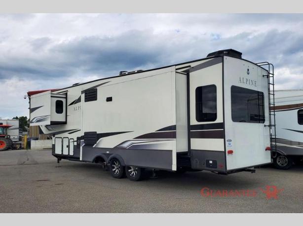 Used 2022 Keystone RV Alpine 3220RL image 7