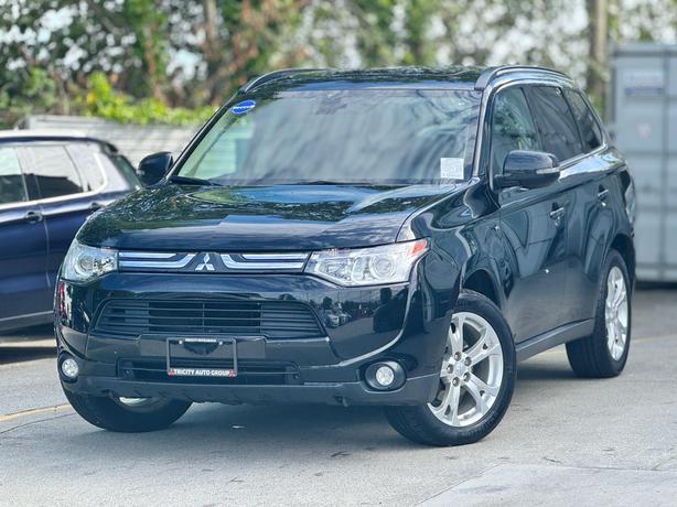 2014 Mitsubishi Outlander GT - Leather, Power Tailgate, Sunroof, Backup Cam image 1